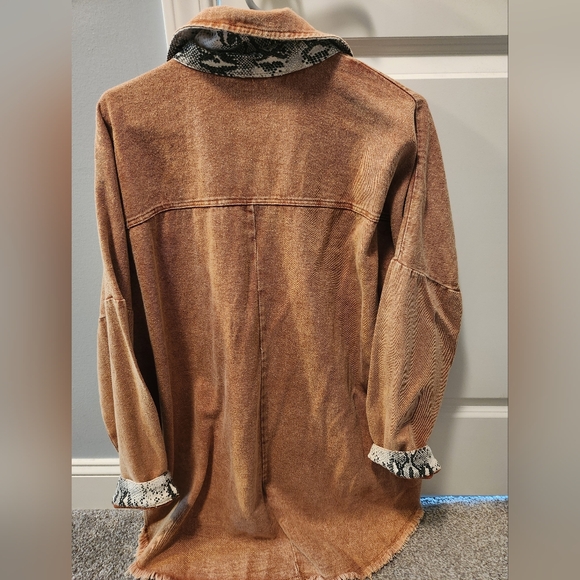 Blushing Brunette Brown Button Down Shirt With Black And White Accents - Picture 2 of 4